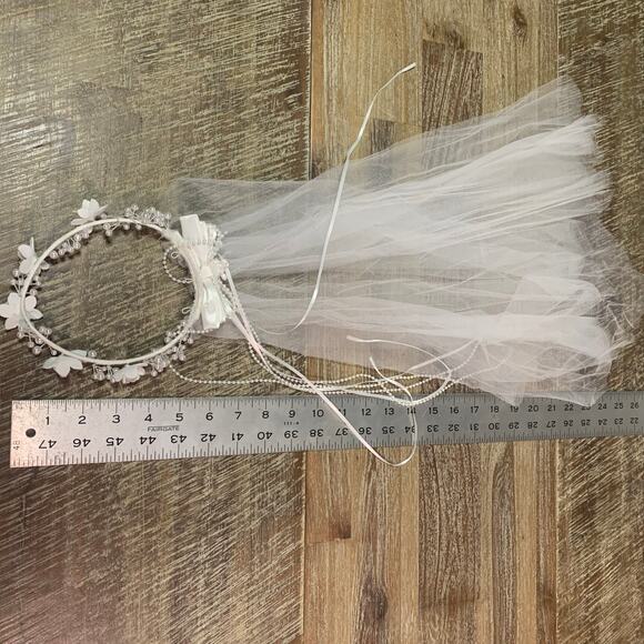 David’s Bridal Flower Girl/ Jr Bridesmaid Dress with Veil - Picture 14 of 14